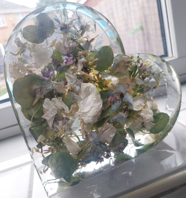 Fresh Flower Resin Preservation Side Standing Heart / Bookend Wedding