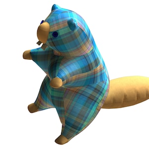 Pode incluir: Um brinquedo de castor de pelúcia azul e amarelo xadrez com uma cauda marrom. O brinquedo tem um sorriso costurado e olhos azuis.