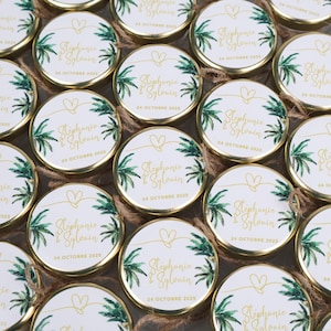 Pusty słoik do personalizacji, idealny do dekoracji stołu weselnego lub jako upominek dla gości.