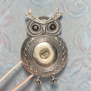 Silver snap owl base