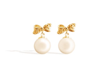 14k white/yellow gold bow earrings with hanging pearl- screw backs