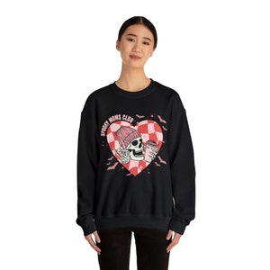 Col ras du cou Spooky Moms Club, sweat-shirt Spooky Moms Club, chemise maman effrayante, chemise maman Halloween, chemise maman gothique, chemise maman Emo, chemise squelette image 6