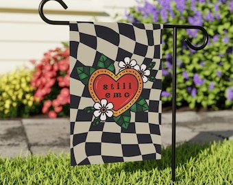 Stillleben Emo Gartenfahne, Emo Gartenfahne, Emo Hausdeko, Emo Dekor, Emo Geschenk, Punk Geschenk, Pop Punk Dekor, alter Emo Club