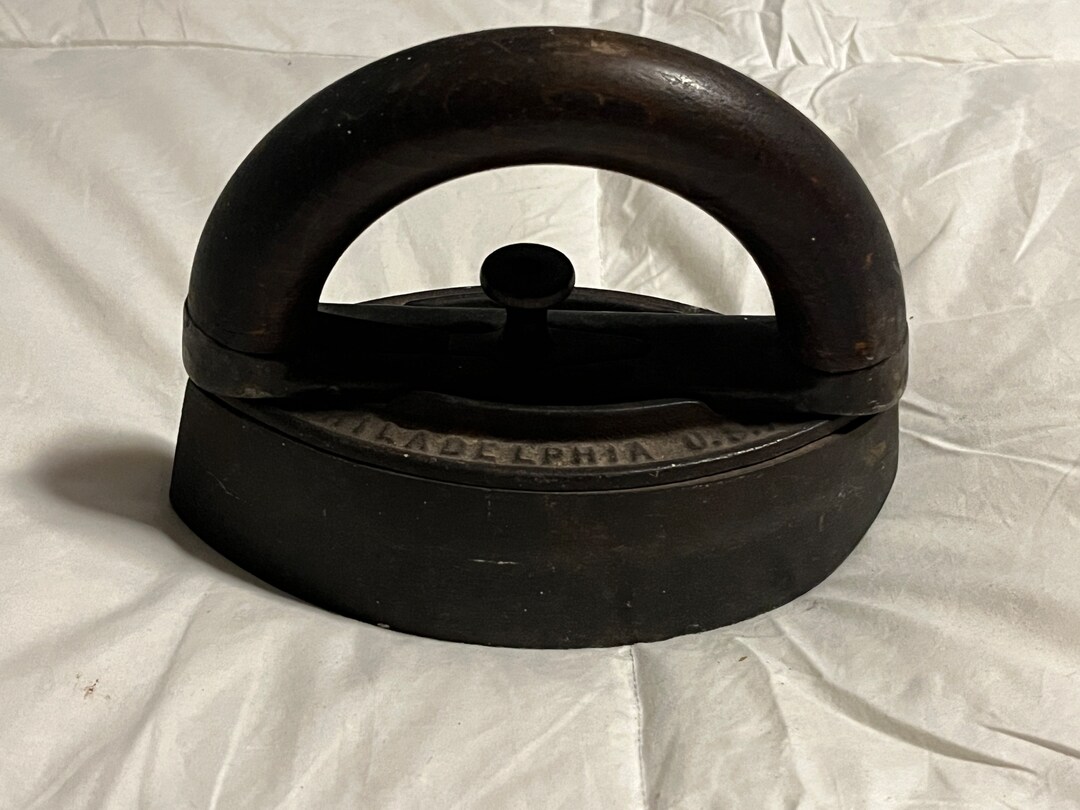 Antique Enterprise Mfg Co Sad Cast Iron With Wood Handle Philadelphia