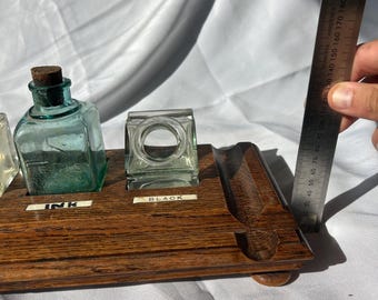アンティークの木製インクスタンドとガラスのインク壺 – エドワード朝