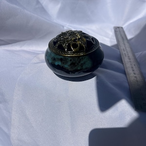 Quemador de incienso de cerámica esmaltada en azul y verde