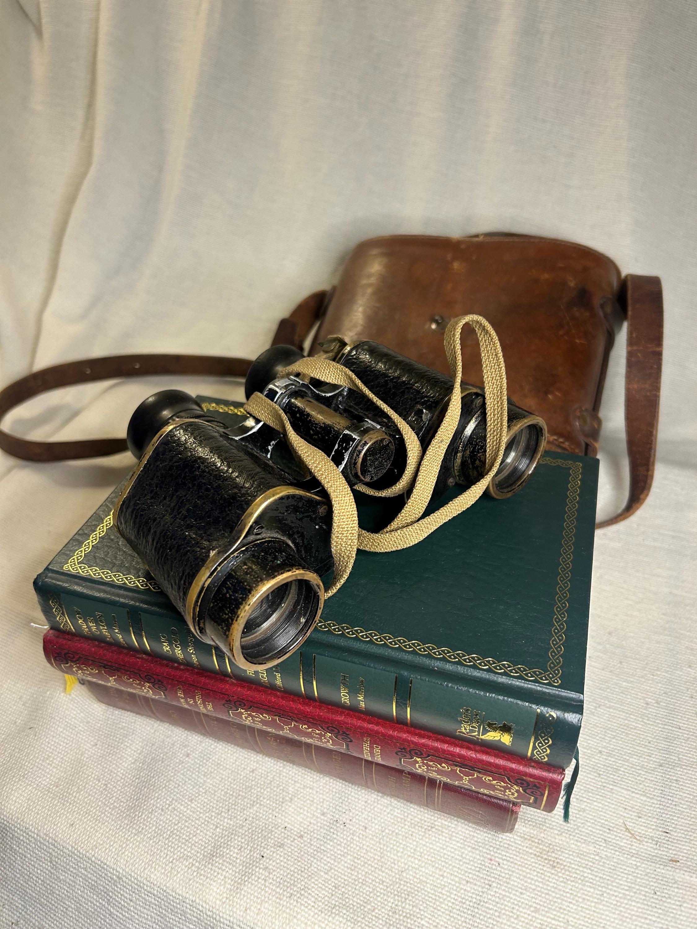 イギリス軍双眼鏡1945年製（ケース付き） AWABEES / ☆双眼鏡 レザーケース付 MOHRSON