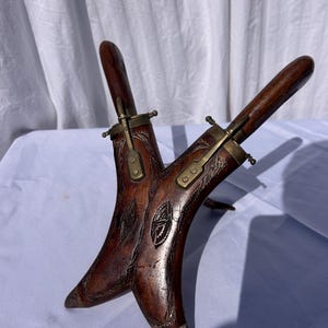Vintage Indiase snijwerkset met handgesneden houten standaard – mes en vork