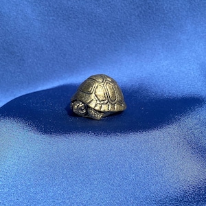 Tortuga de latón pequeña