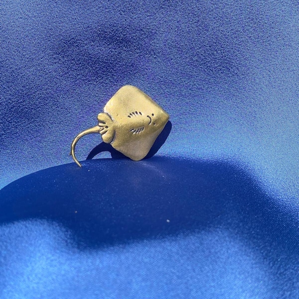 Small Brass Stingray