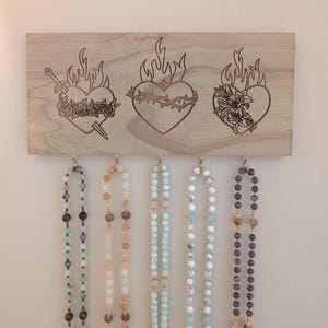 Drei Herzen Rosenkranz Rack Kleiderbügel aus Holz