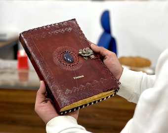Leren grimoire-dagboek met reliëf: lapis lazuli-steen, boek der schaduwen