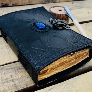 Schwarzes Triple Moon Crystal Leder Journal, Leeres Hexenzauberbuch Der Schatten Grimoire - Antikes Büttenpapier - Skizzenbuch, Heilige Geometrie