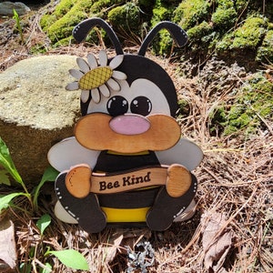Farmhouse Bee Shelf Sitter, Baby Shower Gift, Shelf Sitter, Wooden Bee Decor, Bee Lover Gift for Spring, Daisy Lover Gift for Easter