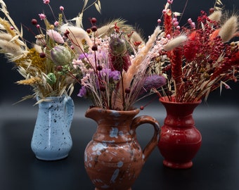 composition bouquet fleurs séchées et poterie émaillée