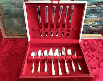 Silverplate Flatware Set for 8 in Box by WM Rogers -cotillion