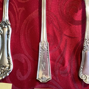Versilbert Servierlöffel Fleischgabeln Schöpflöffel Antik Vintage Retro MCM Elegant Verziert Wallace Rogers Silber Besteck Besteck Bild 6