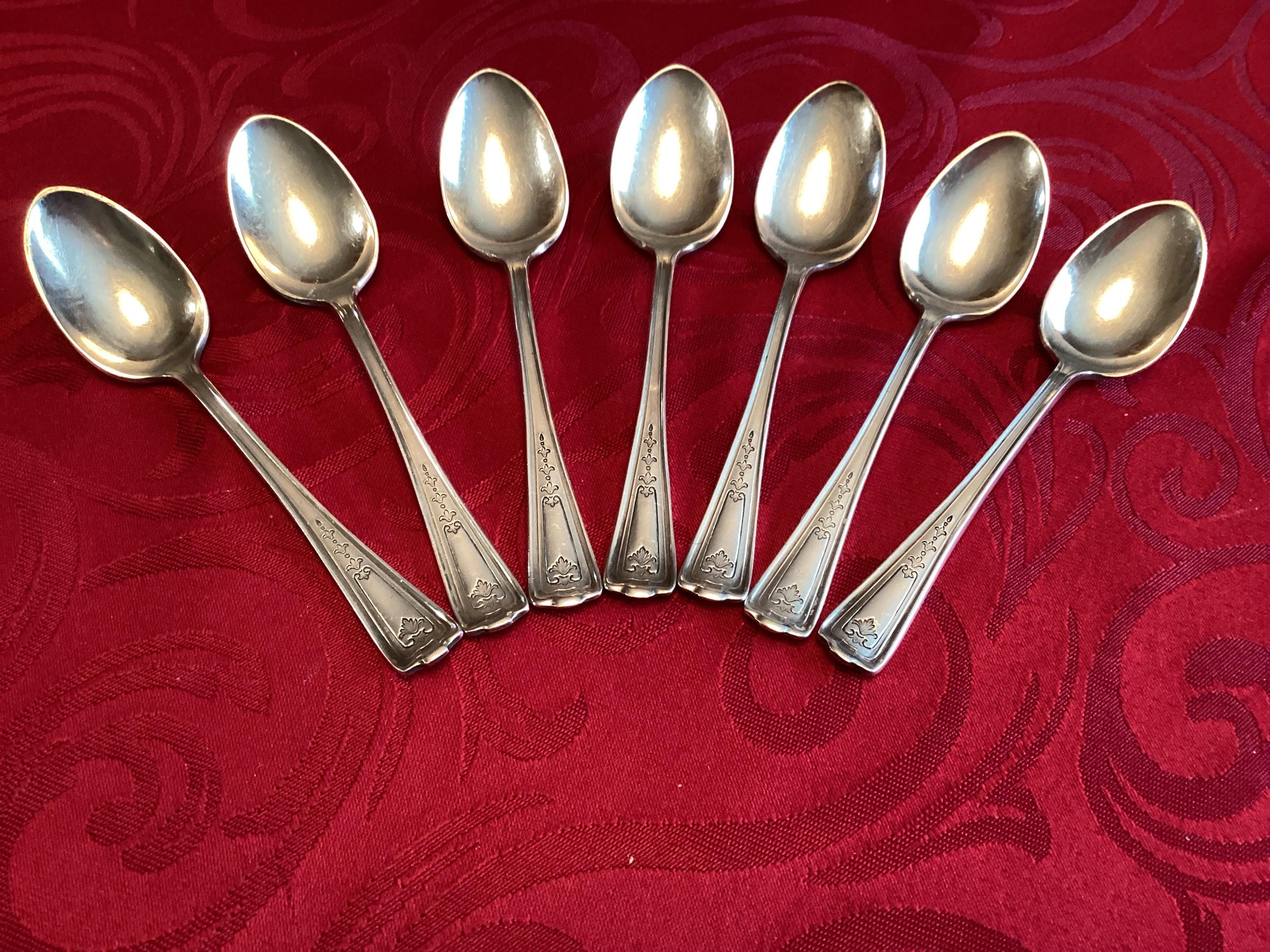 7本のシルバーメッキのエレガントなデミタススプーン 1847年製