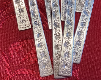 33 Pieces Of Silver Lace Pattern 1847 Rogers Silver Plated Silverware Flatware Cutlery Replacement Pieces Or Start Your Own Set Dining Ware