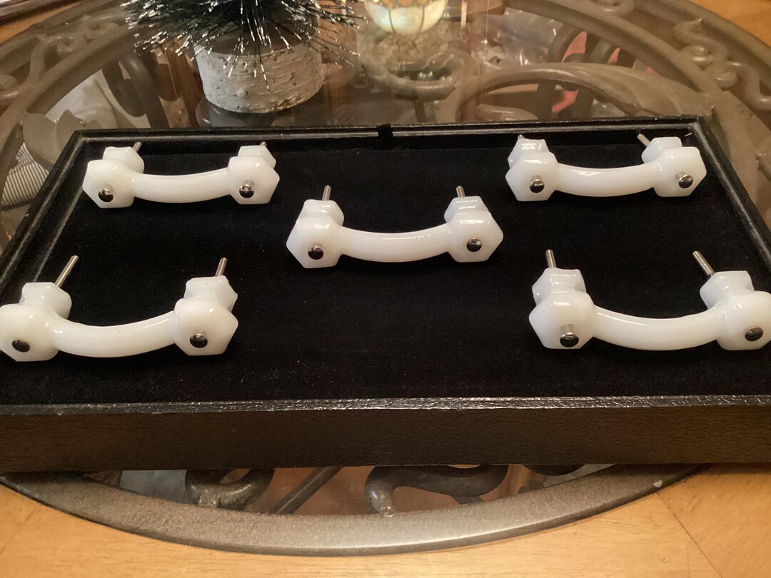 Milk Glass Drawer Pulls Set of 5 Vintage Unique Excellent Condition Etsy