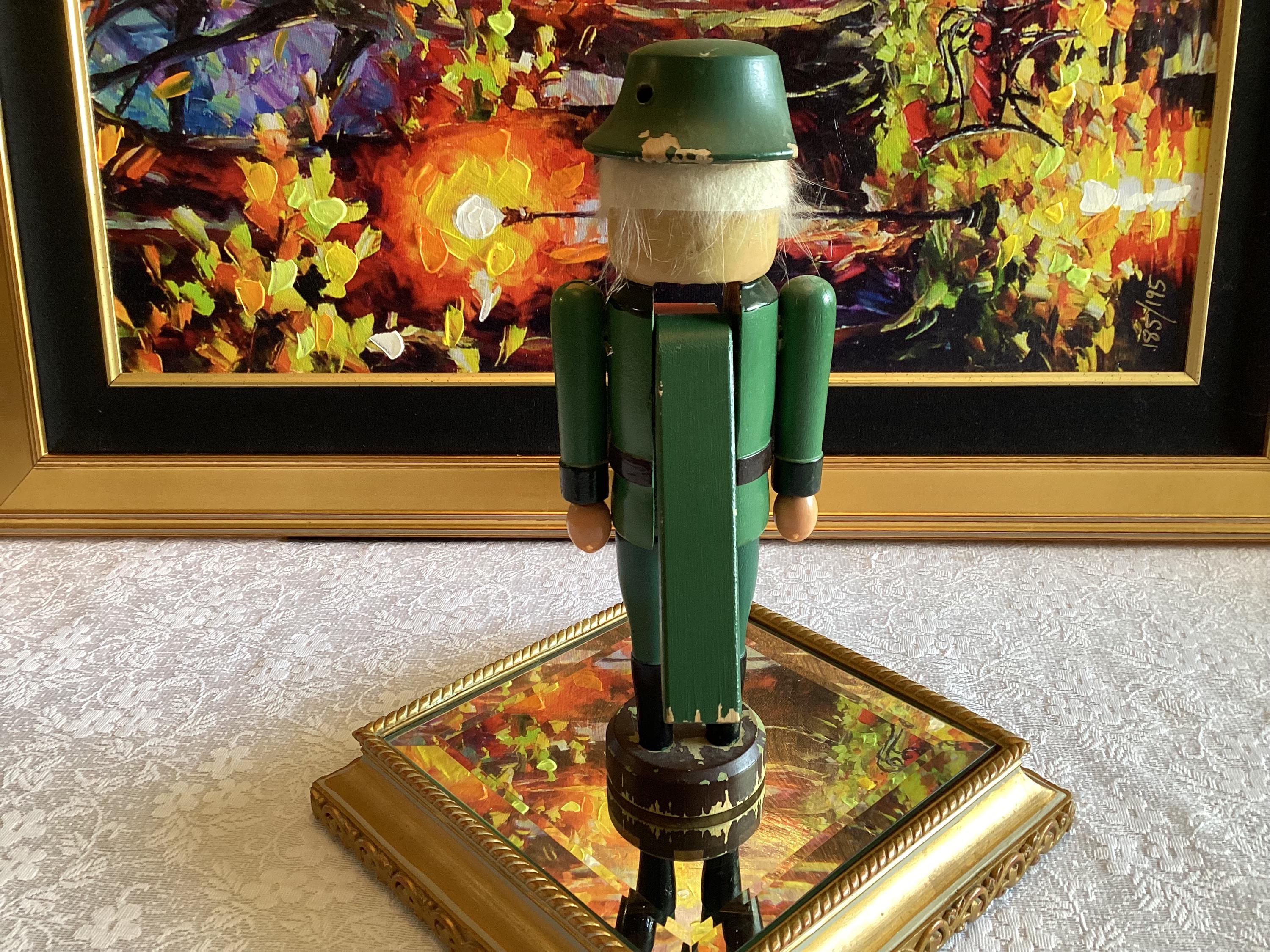 東ドイツ製 エルツ山地 アンティーク伝統的木製くるみ割り人形 28cm 関税込み アンティーク エルツ山地 ドイツ くるみ割り人形 ドイツ民主