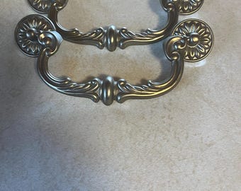 RESERVERAD FÖR LESLIE Ett par vintage lådhandtag