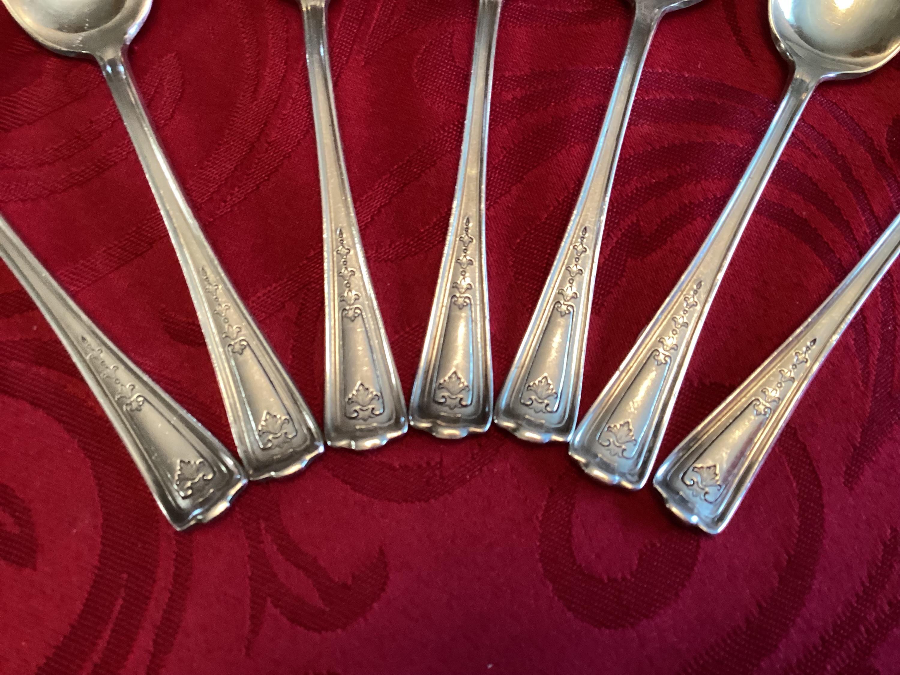 7本のシルバーメッキのエレガントなデミタススプーン 1847年製