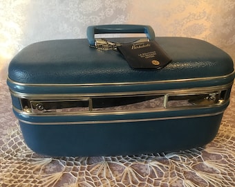 Rare MCM Birkdale Hard Sided Railway Style Made For Easton’s With Beautiful Blue Colour Keys Mirror Makeup Tray Very Good Vintage Condition