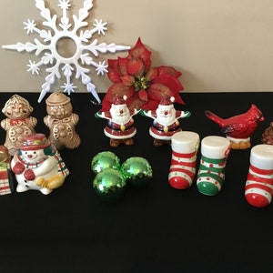 A Great Choice Of 5 Different Style Christmas Theme Salt And Pepper Shakers Just The Kinda Added Touch For The Children At Christmas