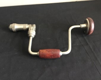 Taladro manual reversible de trinquete antiguo, en perfecto estado de funcionamiento y excelente estado vintage. Una pieza preciosa para coleccionistas.