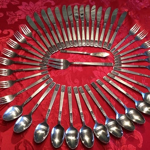 45 Pieces Of Stainless Steel 2 Panel Rose Pattern 4 Roses Cutlery Flatware Silverware Tableware Dining Ware
