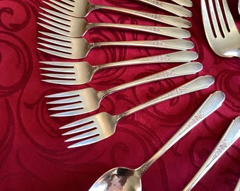 ガーディニア　 　　　　　ジャスミン 　　　　　ネルロ 　　　　　ウィスパー TARIFFS INCLUDED 57 Pieces Gardenia Pattern Silver Plated