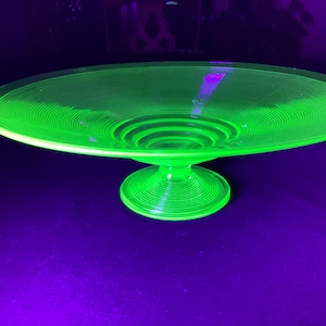 UV Uranium Rare Space Age Looking Centrepiece Fruit Bowl / Ring Pattern/ Green Glass Footed Bowl Exc Cond Rare Vaseline Vintage