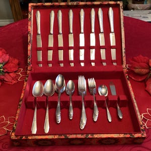 42 Pieces Of Gardenia Pattern WM Rogers & Sons AA IS Floral Silverware Set Silver Plated With Storage Chest