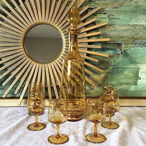 Gorgeous  Eye Catching Amber With Gold Decanter Set Complete With Matching Stopper And 6 Footed Glasses / Beautiful