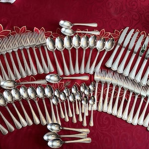 70 Pieces Of Patrician Pattern Set Of Silver Plated Beaded Outer Edge Design Oneida Community 1975 Discontinued Silverware Flatware