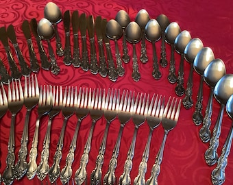 82 delar av Imperial Stainless International Silverware Bestick Stort set Elegant mönster Fint stort set