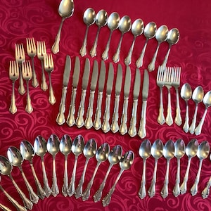 51 Pieces Of Mansfield Pattern WM A Rogers Deluxe Stainless Steel Silverware Flatware Cutlery