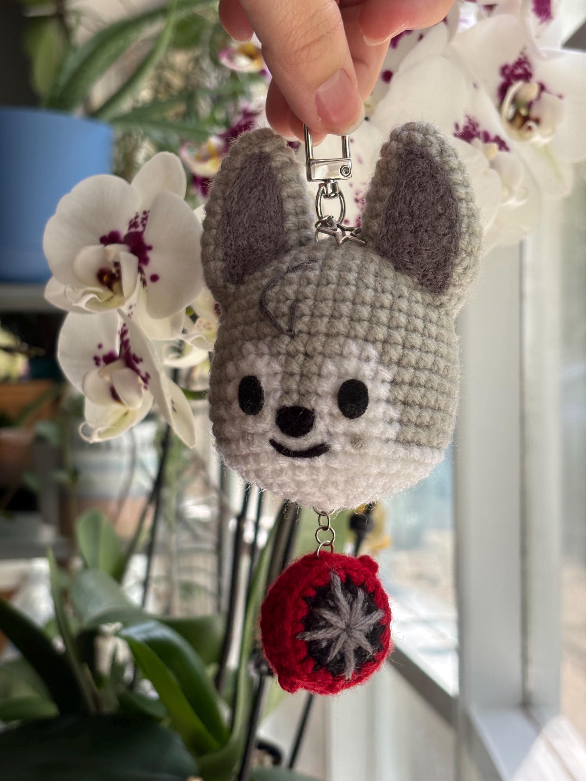Y.A.R.N. クロス型 ニット キーホルダー Skzoo Crochet Keychain | Stray Kids Skzoo | MADE TO ORDER