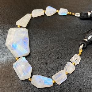 Cuentas de piedra lunar arcoíris facetadas tipo briolette, 10 unidades, corte de doble cara, de 25 x 18 x 8 mm a 8 x 6 x 5 mm, piedras lunares llamativas para la fabricación de joyas.