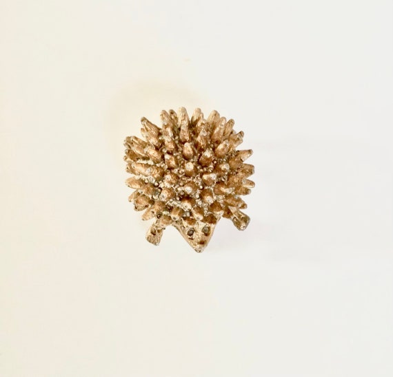 Vintage 50s 60s gold tone hedgehog critter pin - image 1