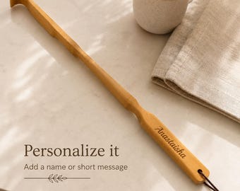 Coçador de costas personalizado em bambu, presente com nome gravado para pai, avô ou qualquer outra pessoa, ferramenta para aliviar coceira com cabo longo, presente ideal para o Dia dos Pais ou padrinhos.