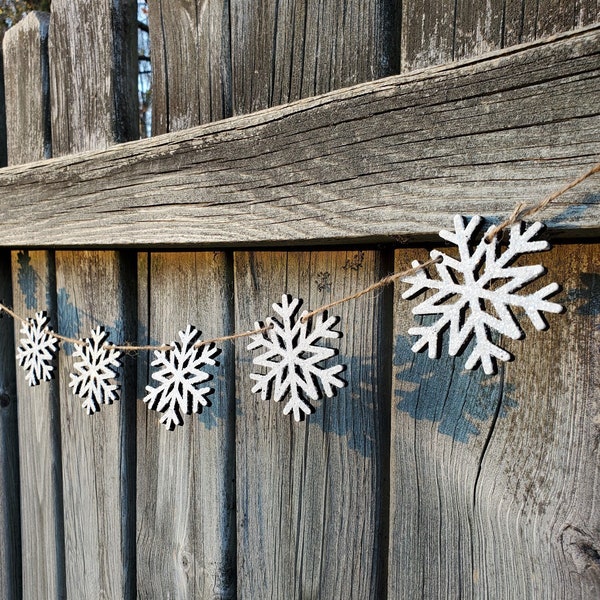 Snowflake Garland, Wood snowflake banner, Winter Garland, Rustic winter decor. Mantel decor, Fireplace banner, Snow, Snowflake, Sparkle