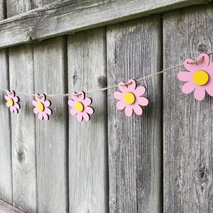 Daisy Garland, Daisy Banner, Wood Daisy Garland, Flower Garland, Rustic Daisy, Spring Decor, Summer Decor, Tiered Tray Decor, Flower