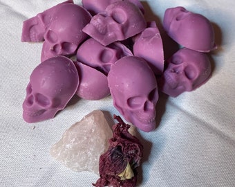 Gothic style witchy melts NEW pumpkin spice Highly scented uk handmade soy wax melt Mini skull shaped wax melts in variety of scents
