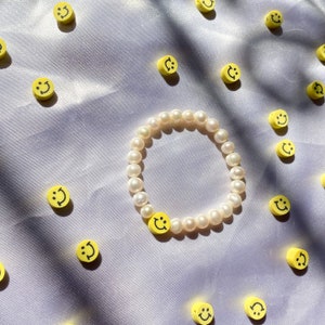 Freshwater Pearl Smiley Face Bracelet: Beaded Stretchy Jewelry
