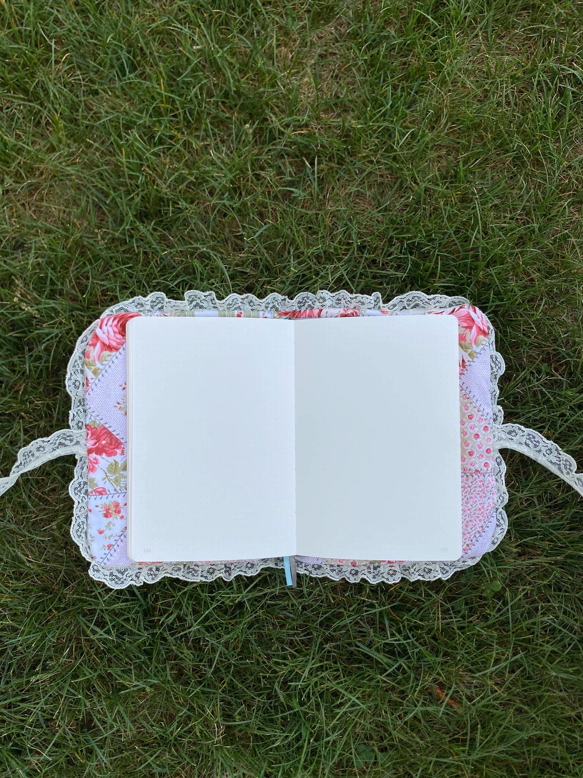 Quilted Bible Cover -  White with Pink Bows main image 1