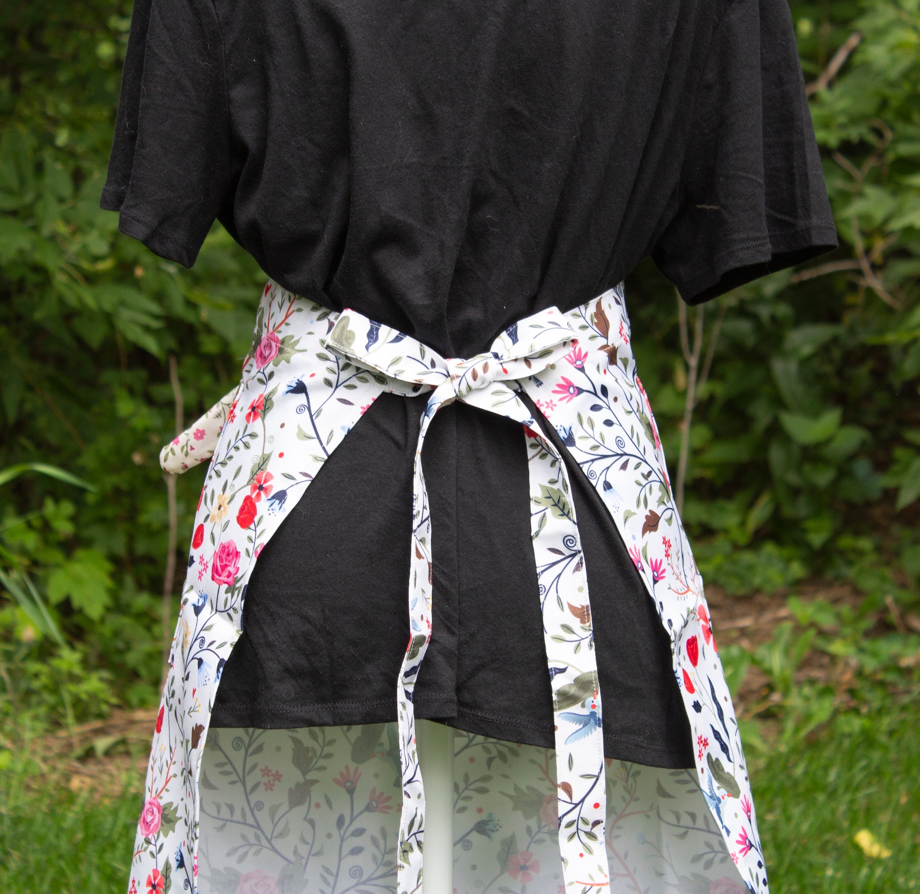 Floral Pattern Half Apron With Large Pockets Great for Gardeners