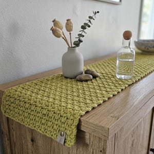 Moderner Tischläufer gehäkelt *Farbe Kiwi *Boho Hygge Katzen Katzenbett Fensterbank Fensterbankmatte