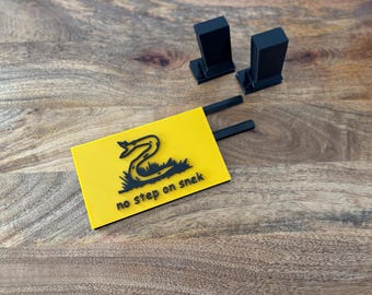 Snek Pistol Display Stand- Single Stack and Double Stack Mag Insert